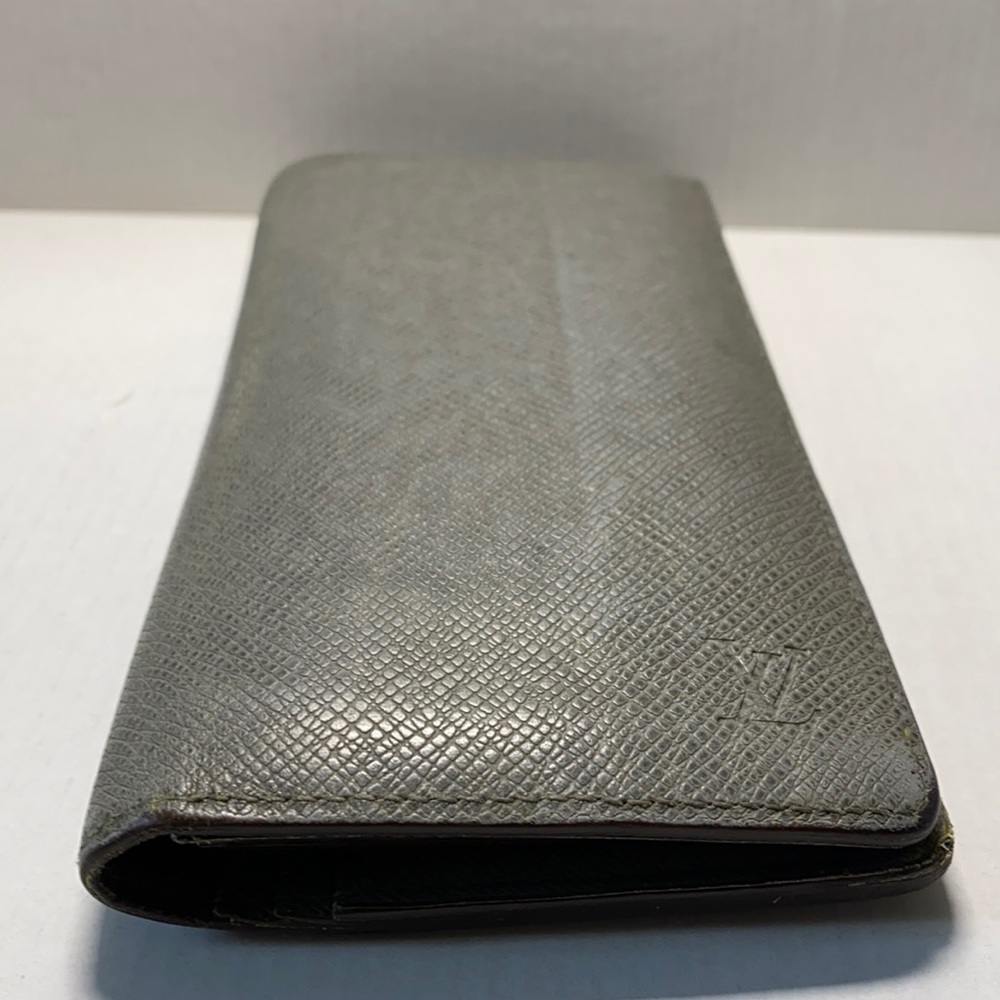 Louis Vuitton (LV) Taiga long grey wallet UNISEX